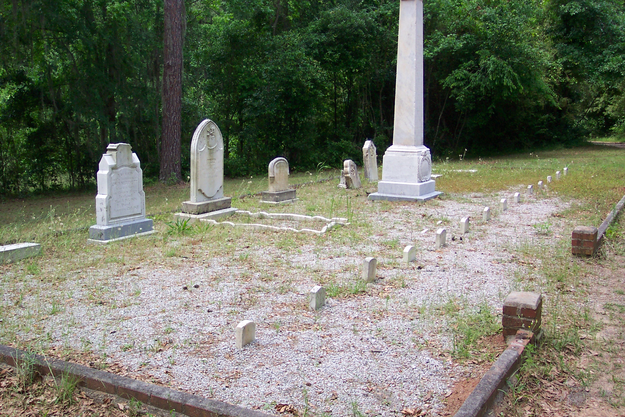 /eric/kestrelsnest-blog/raw/branch/main/static/legacy/revcemetery/largeimages/mcdermottfamily.jpg