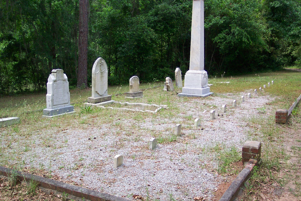 /eric/kestrelsnest-blog/raw/commit/eddd9d2a802150d37fd8266b0d778cfbd2db8b7b/static/legacy/revcemetery/largeimages/generated/mcdermottfamily_scaled_1024.jpg